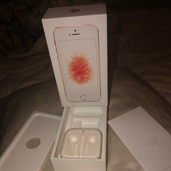NEW Apple iPhone SE box (32gb)